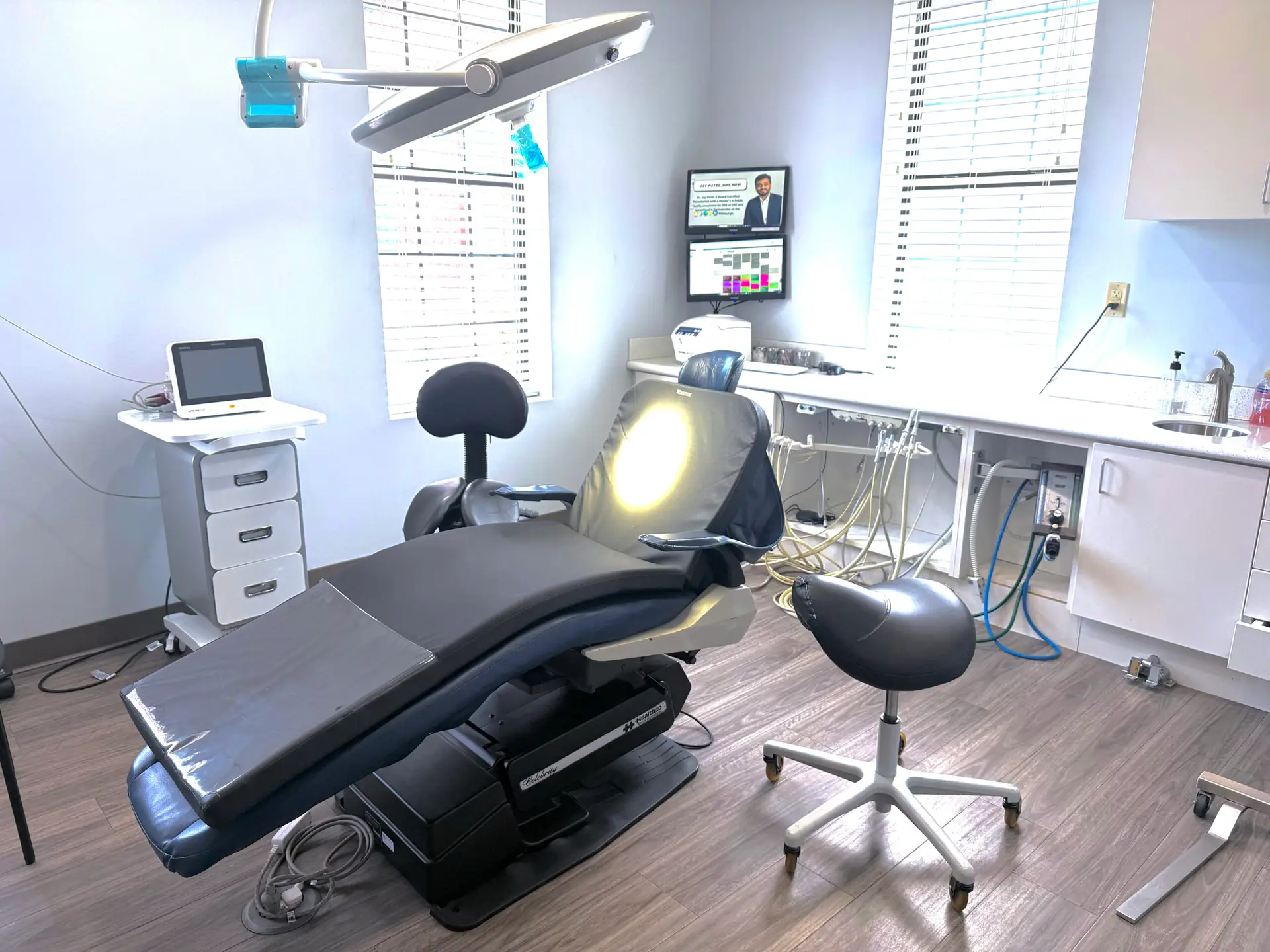 Advanced Dental Implant TMJ Center treatment room interior modern equipment, Southaven, MS.